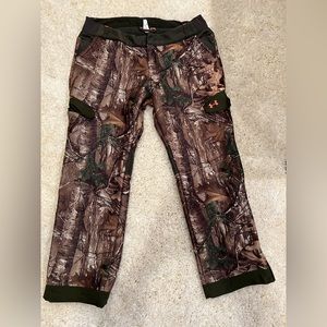 Womens XL Under Armour Hunting pants